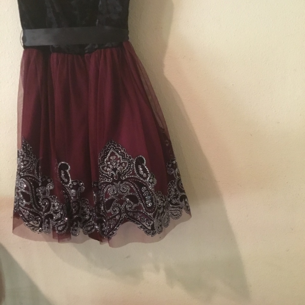 Girl’s Designer Party Halter Dress with Tulle Petticoat - Picture 4 of 6